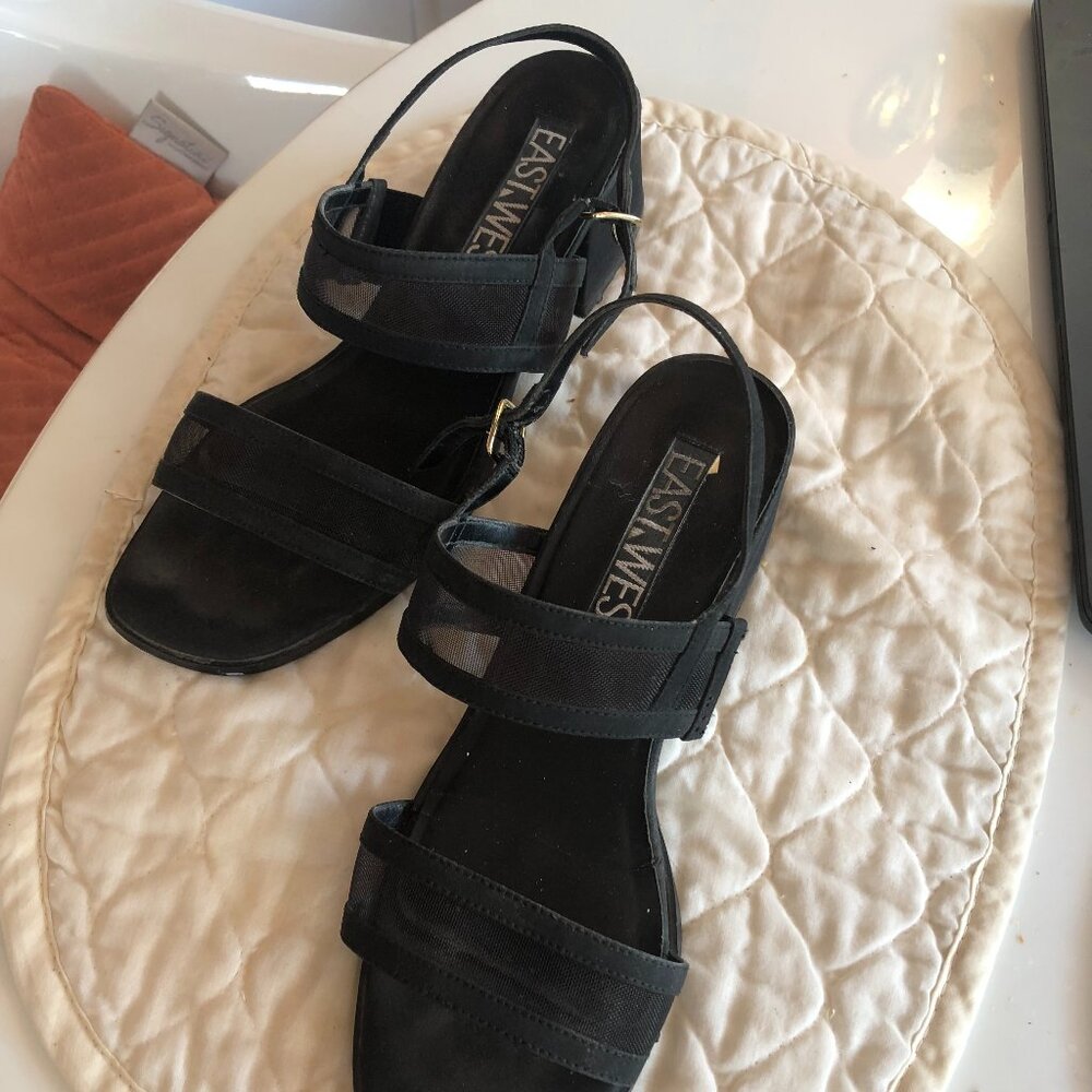 SUMMER SANDALS